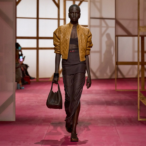 Hermès SS25: uwodzicielska użytkowość