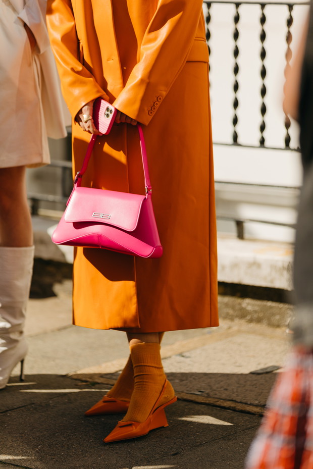 Moda uliczna: dodatki LFW wiosna-lato 2023