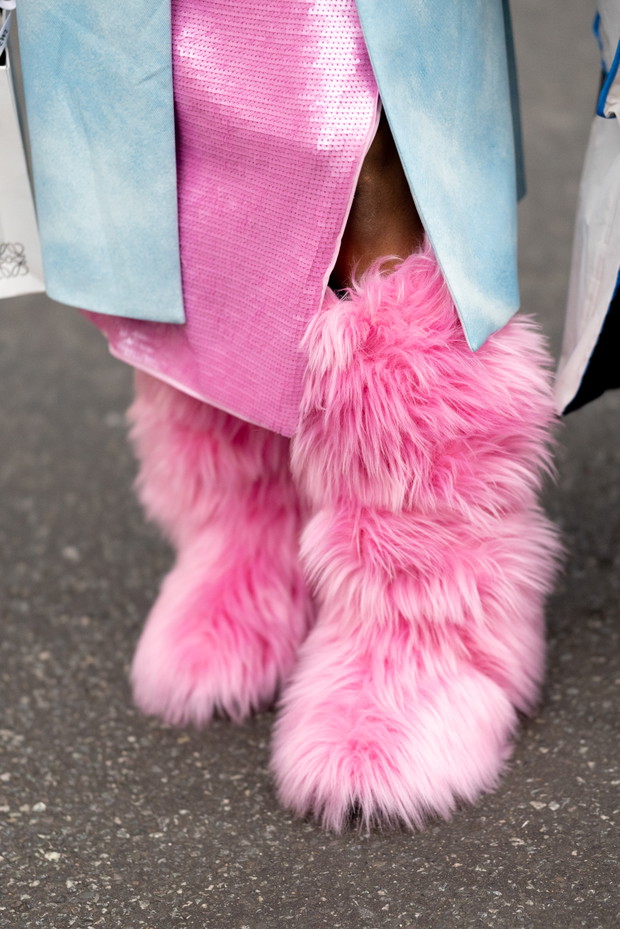 Moda uliczna: dodatki LFW wiosna-lato 2023