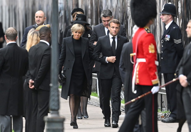 Pogrzeb królowej Elżbiety II - Emmanuel Macron i jego żona Brigitte Macron