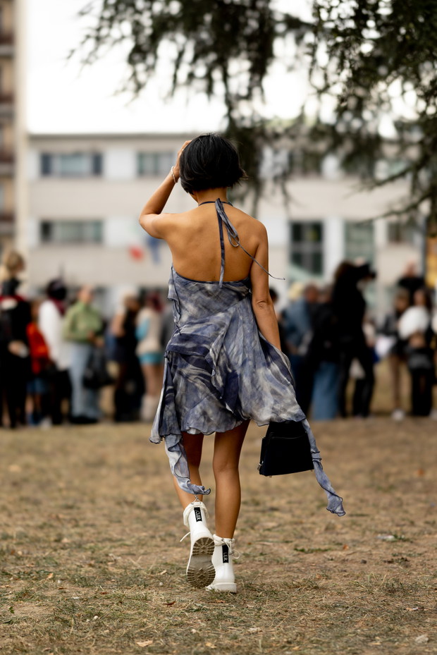 Stylizacje Włoszek i nie tylko: moda uliczna MFW wiosna-lato 2023