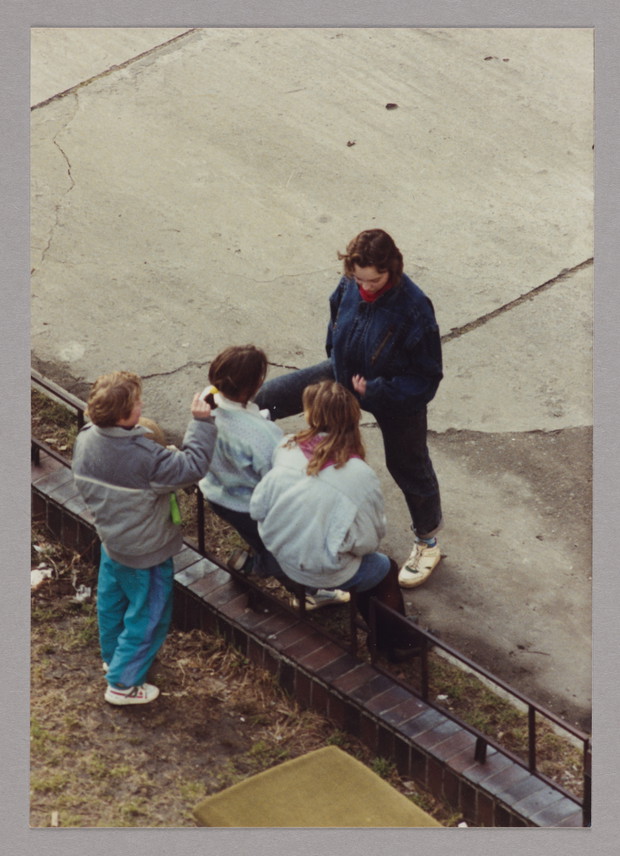 Krzysztof Mroziuk, Na podwórku bloków przy skwerze ks. kard. Stefana Wyszyńskiego 2 i 4, ok. 1991-1995