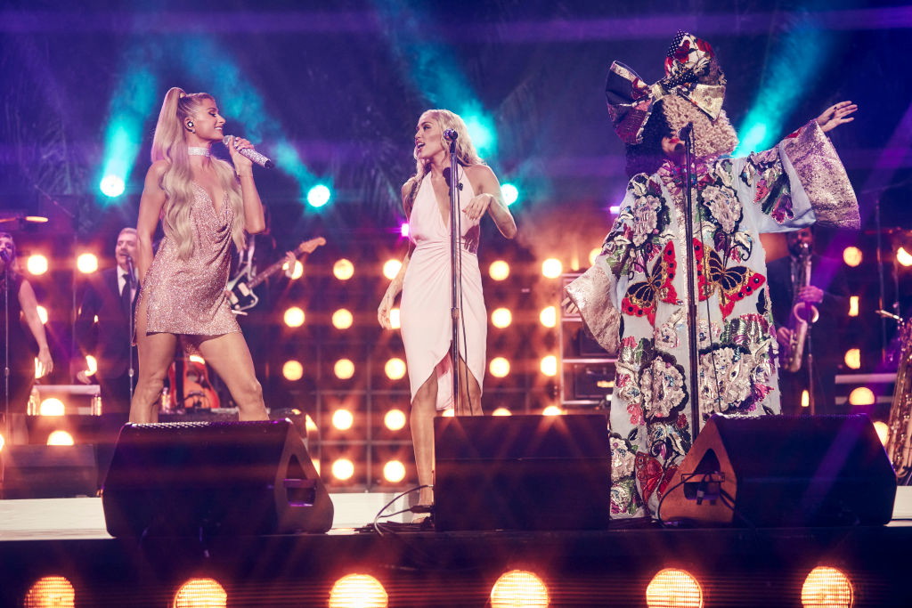 Miley Cyrus, Paris Hilton i Sia na koncercie "Miley’s New Year’s Eve Party"