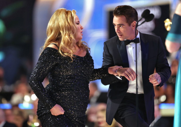 Jennifer Coolidge i Colin Farrell na gali Złote Globy 2023
