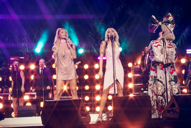 Miley Cyrus, Paris Hilton i Sia na koncercie Miley’s New Year’s Eve Party