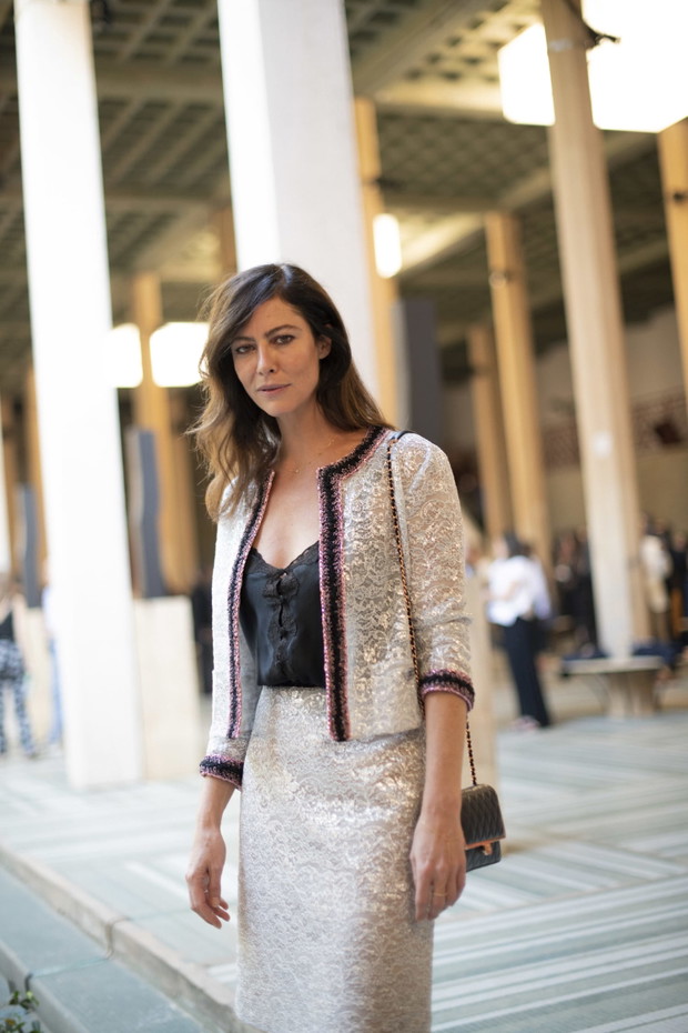 Nonszalancka Caroline de Maigret i Naomi Campbell w marynarce sezonu. Najbardziej stylowi goście Chanel Métiers d’art 2022/2023