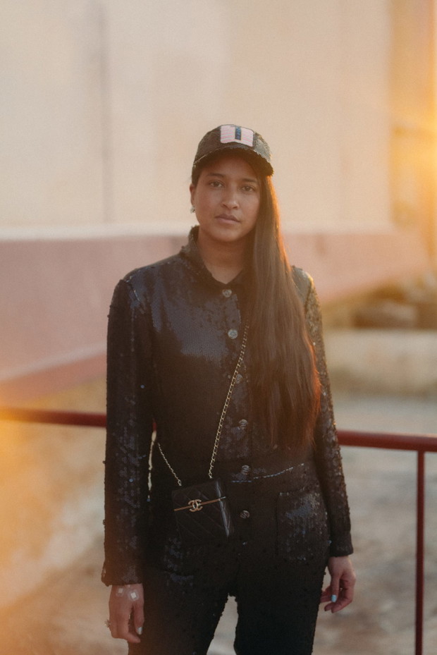Nonszalancka Caroline de Maigret i Naomi Campbell w marynarce sezonu. Najbardziej stylowi goście Chanel Métiers d’art 2022/2023