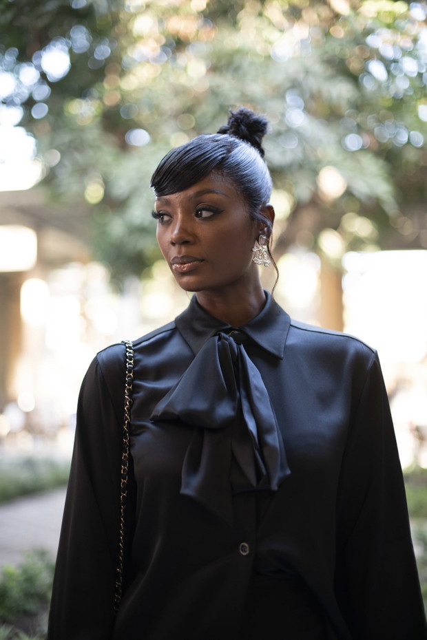 Nonszalancka Caroline de Maigret i Naomi Campbell w marynarce sezonu. Najbardziej stylowi goście Chanel Métiers d’art 2022/2023