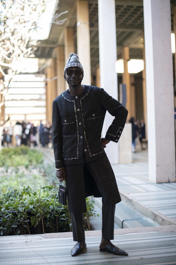 Nonszalancka Caroline de Maigret i Naomi Campbell w marynarce sezonu. Najbardziej stylowi goście Chanel Métiers d’art 2022/2023