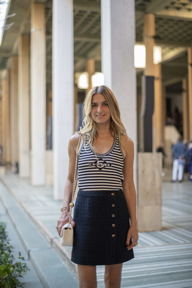 Nonszalancka Caroline de Maigret i Naomi Campbell w marynarce sezonu. Najbardziej stylowi goście Chanel Métiers d’art 2022/2023