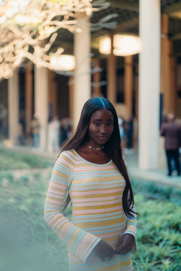 Nonszalancka Caroline de Maigret i Naomi Campbell w marynarce sezonu. Najbardziej stylowi goście Chanel Métiers d’art 2022/2023