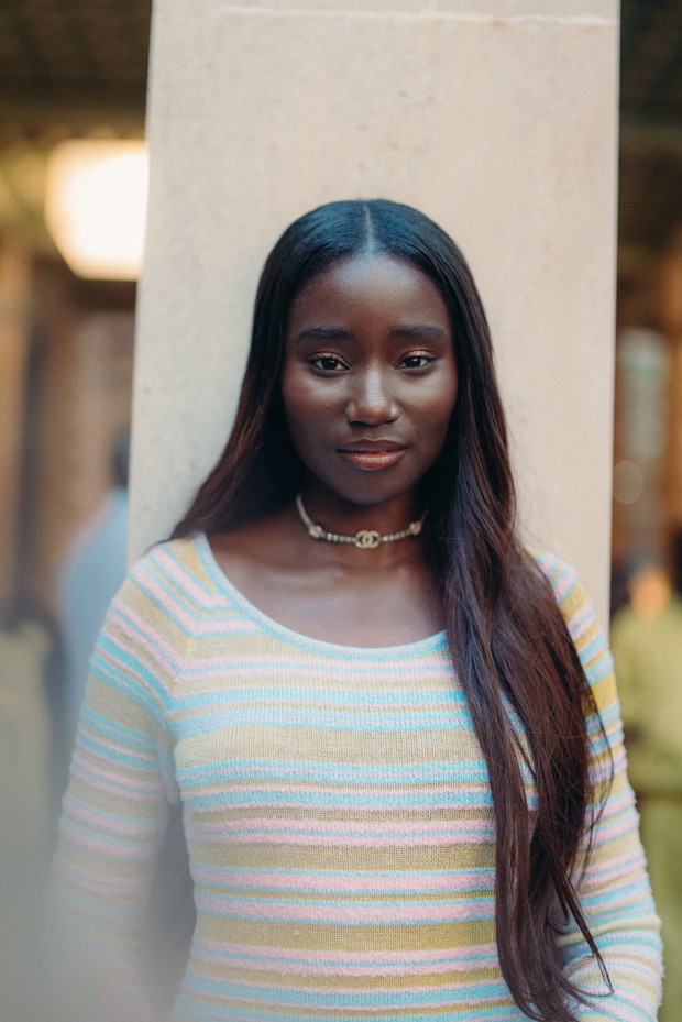 Nonszalancka Caroline de Maigret i Naomi Campbell w marynarce sezonu. Najbardziej stylowi goście Chanel Métiers d’art 2022/2023