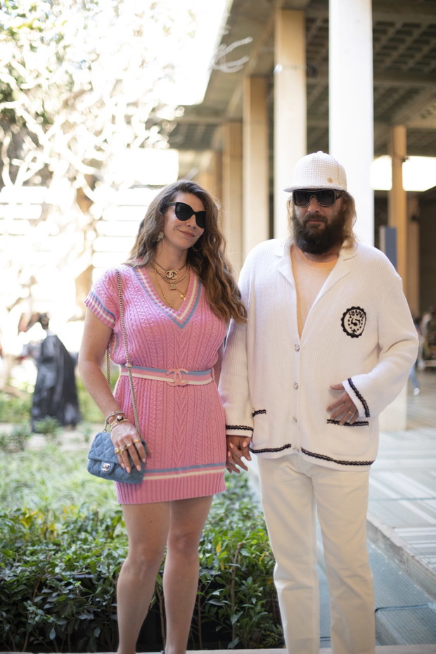 Nonszalancka Caroline de Maigret i Naomi Campbell w marynarce sezonu. Najbardziej stylowi goście Chanel Métiers d’art 2022/2023