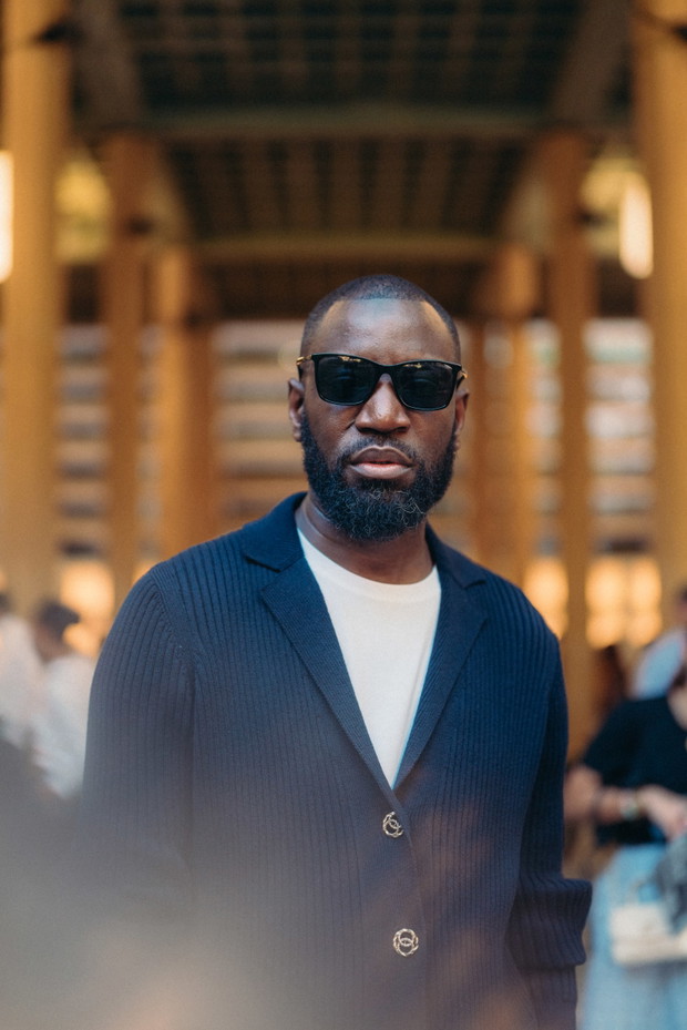 Nonszalancka Caroline de Maigret i Naomi Campbell w marynarce sezonu. Najbardziej stylowi goście Chanel Métiers d’art 2022/2023