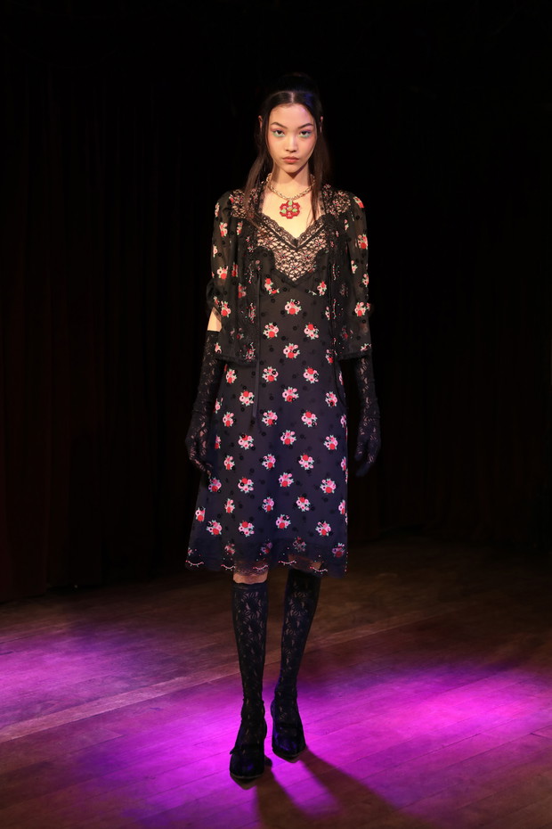 Anna Sui jesień-zima 2023/2024