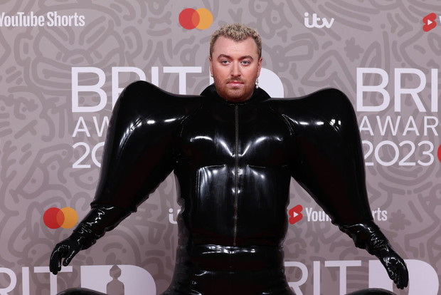 Sam Smith na gali BRIT Awards 2023