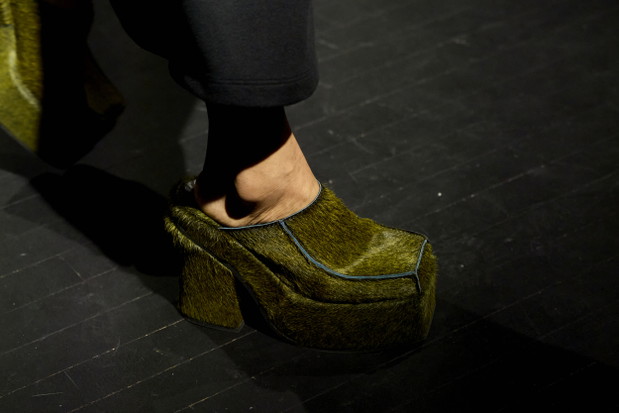 Modne buty z wybiegów. Te modele królowały w kolekcjach najważniejszych domów mody na NYFW jesień-zima 2023/2024