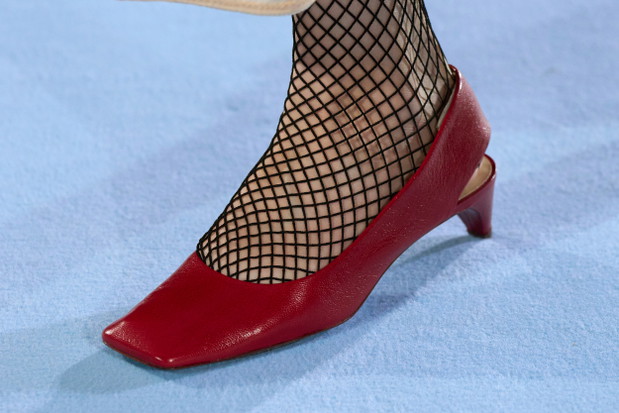 Modne buty z wybiegów. Te modele królowały w kolekcjach najważniejszych domów mody na NYFW jesień-zima 2023/2024