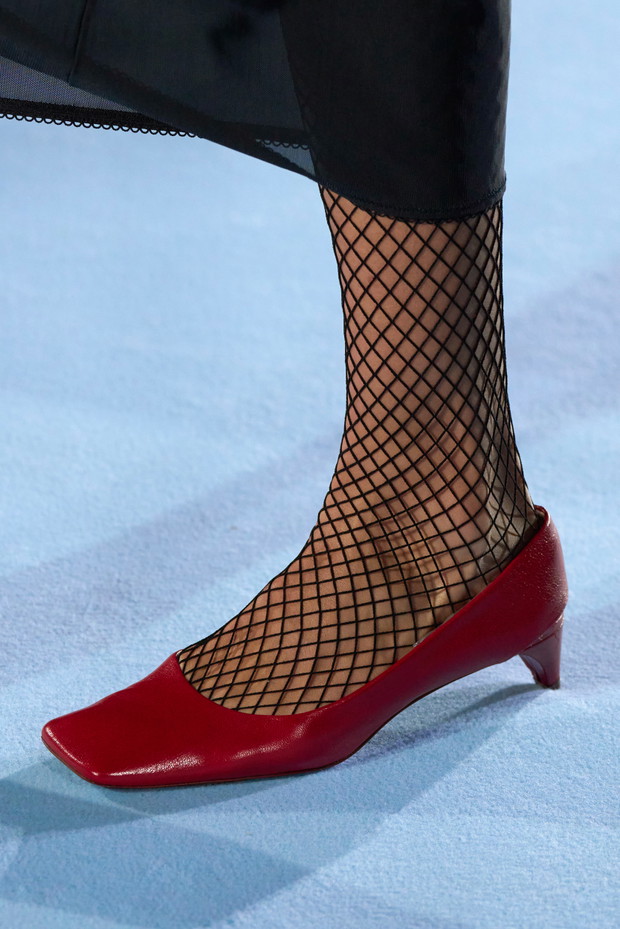 Modne buty z wybiegów. Te modele królowały w kolekcjach najważniejszych domów mody na NYFW jesień-zima 2023/2024