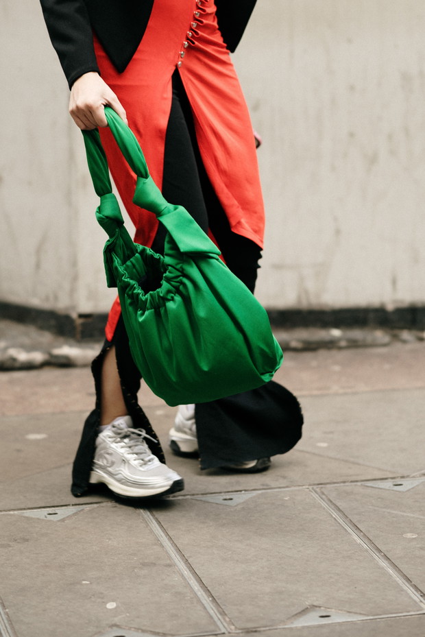 Jakie buty i torebki noszą redaktorki mody, influencerki i stylistki w Londynie? Tak wygląda moda uliczna na LFW jesień-zima 2023/2024