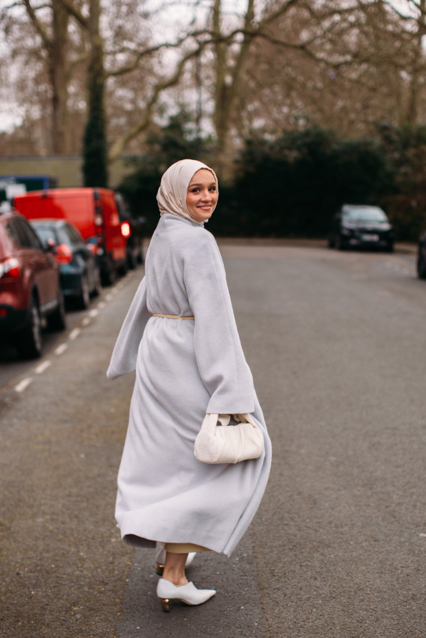 Jakie buty i torebki noszą redaktorki mody, influencerki i stylistki w Londynie? Tak wygląda moda uliczna na LFW jesień-zima 2023/2024