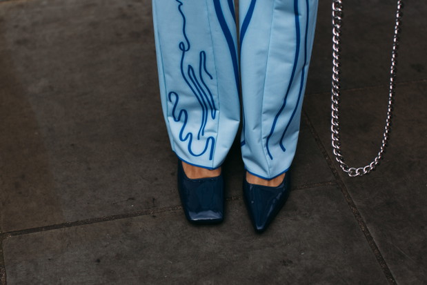 Jakie buty i torebki noszą redaktorki mody, influencerki i stylistki w Londynie? Tak wygląda moda uliczna na LFW jesień-zima 2023/2024