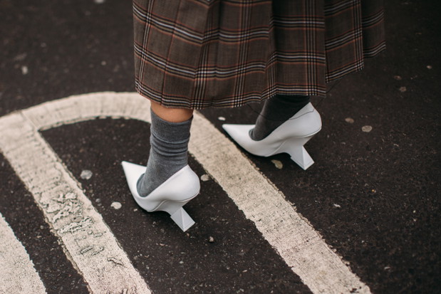 Jakie buty i torebki noszą redaktorki mody, influencerki i stylistki w Londynie? Tak wygląda moda uliczna na LFW jesień-zima 2023/2024