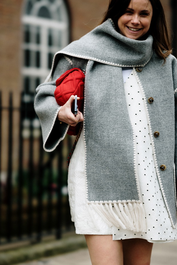 Jakie buty i torebki noszą redaktorki mody, influencerki i stylistki w Londynie? Tak wygląda moda uliczna na LFW jesień-zima 2023/2024