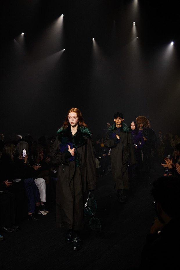 Tak wyglądał z bliska najważniejszy pokaz London Fashion Week. Wybieg Burberry jesień-zima 2023/2024 był pełen zaskoczeń