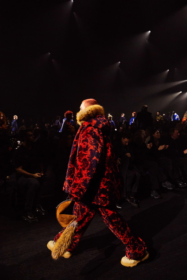 Tak wyglądał z bliska najważniejszy pokaz London Fashion Week. Wybieg Burberry jesień-zima 2023/2024 był pełen zaskoczeń