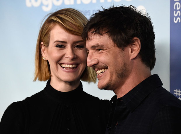 Sarah Paulson i Pedro Pascal (2015)