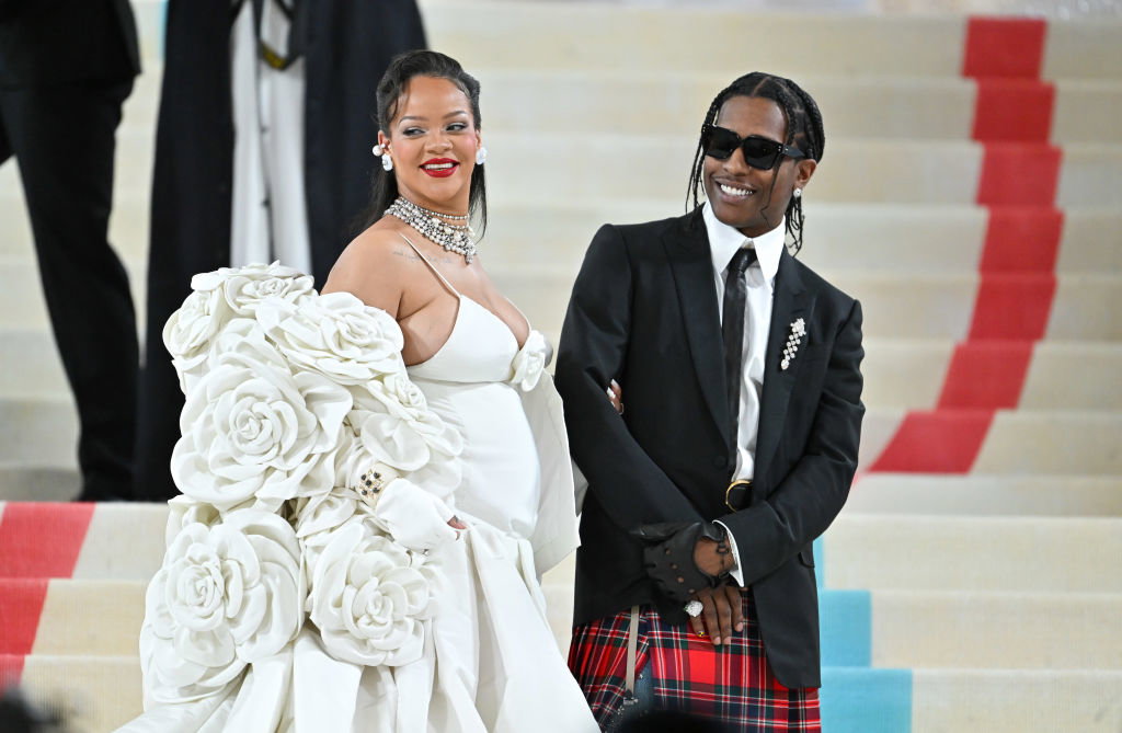 Rihanna pokazała zdjęcia z nagiej sesji ciążowej
