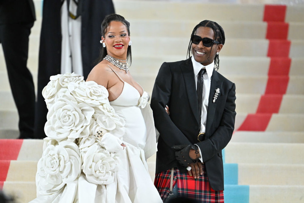 Rihanna pokazała zdjęcia z nagiej sesji ciążowej