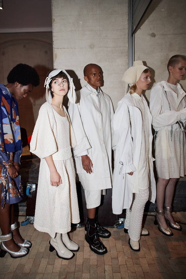 Backstage pokazu Henrik Vibskov SS24