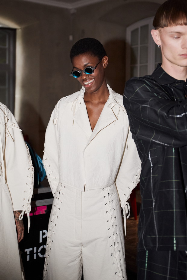 Backstage pokazu Henrik Vibskov SS24