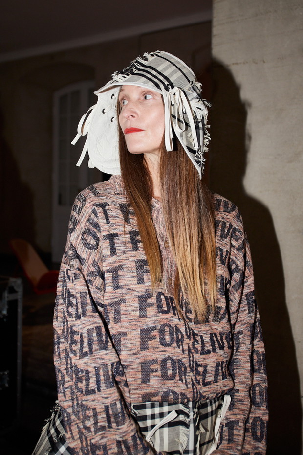 Backstage pokazu Henrik Vibskov SS24