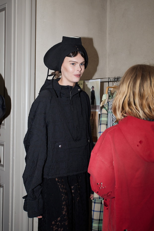 Backstage pokazu Henrik Vibskov SS24