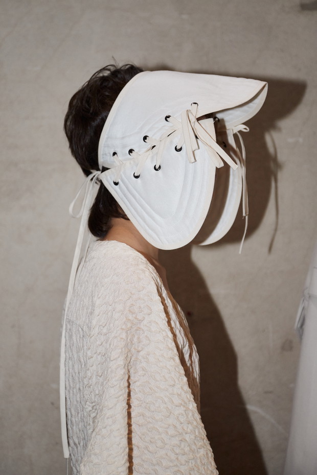 Backstage pokazu Henrik Vibskov SS24