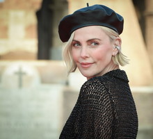 Charlize Theron oskarżona o operacje plastyczne