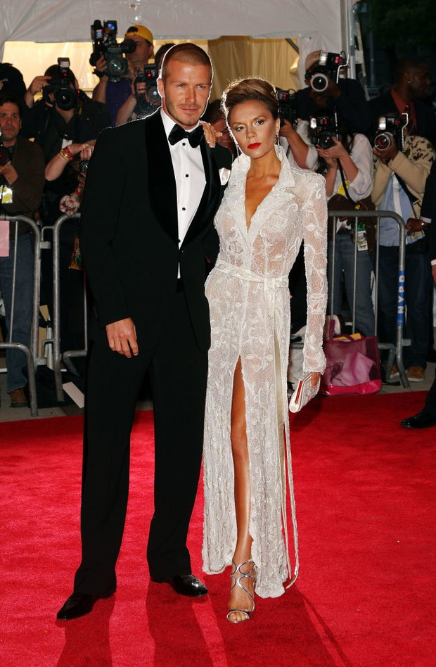 David i Victoria Beckham na gali Met, Superbohaterowie: Moda i Fantazja, która odbyła się w Metropolitan Museum of Art 5 maja 2008 roku w Nowym Jorku.