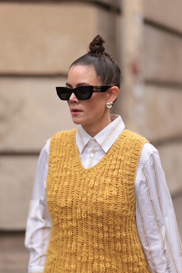 Fryzura typu sleek bun