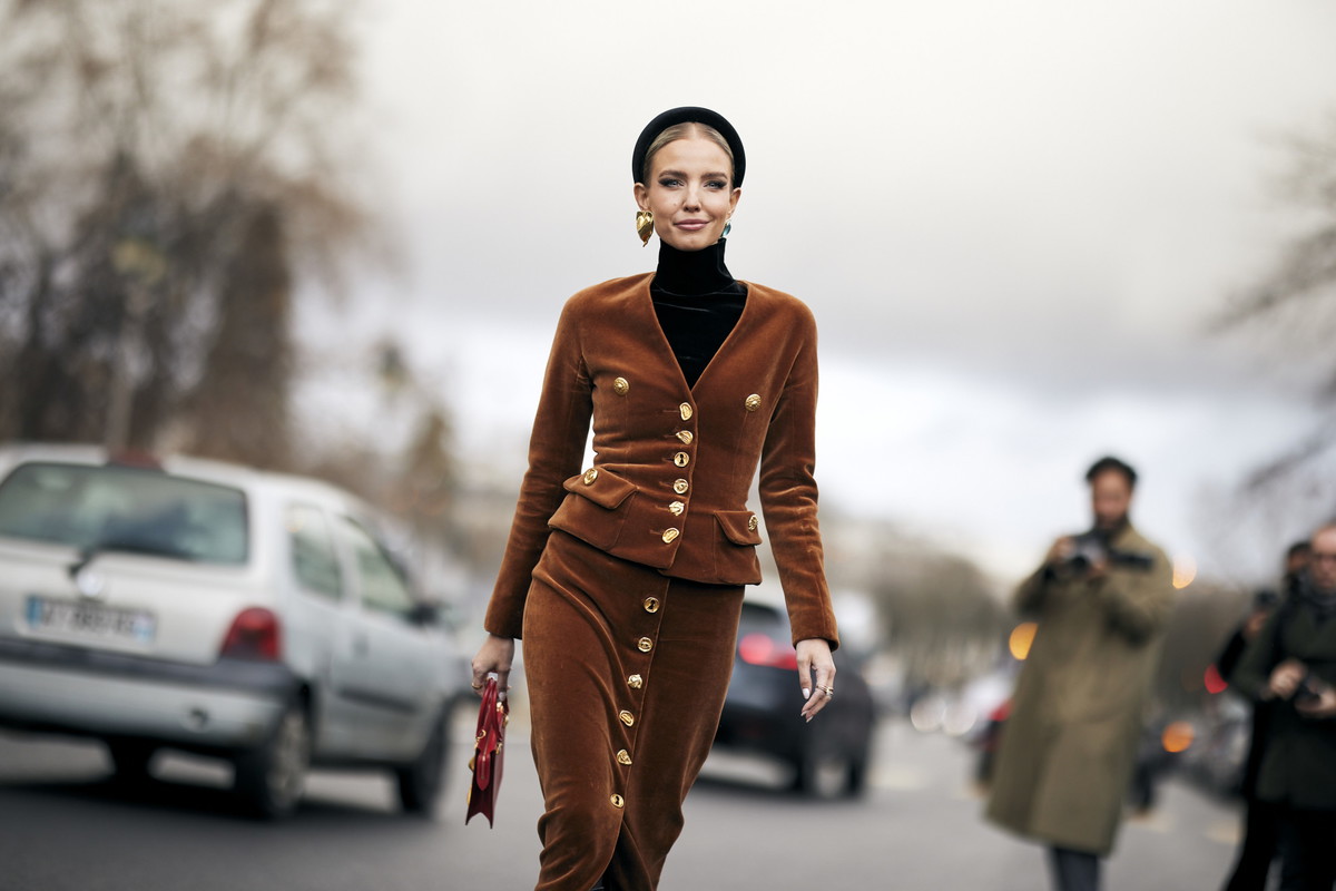 Street fashion z pokazów haute couture wiosna-lato 2024