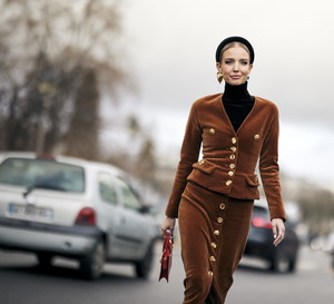 Street fashion z pokazów haute couture wiosna-lato 2024