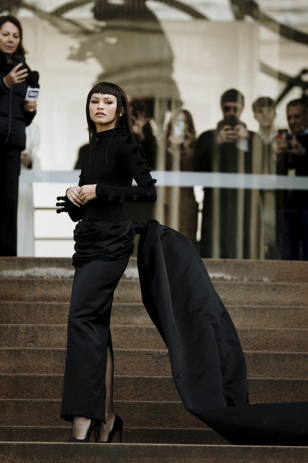 Street fashion z pokazów haute couture wiosna-lato 2024
