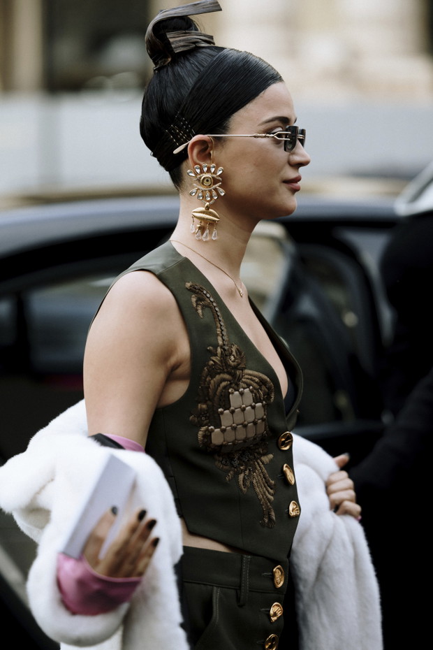 Street fashion z pokazów haute couture wiosna-lato 2024