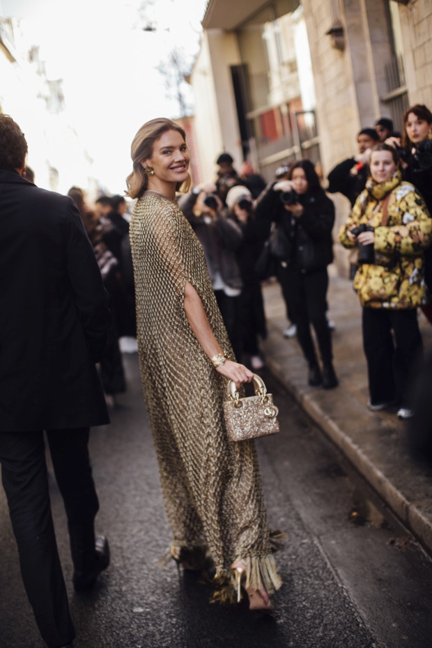 Street fashion z pokazów haute couture wiosna-lato 2024