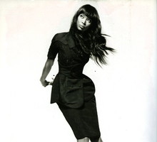 Naomi Campbell w ELLE US: wstydziłam się występować w TV