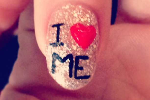 Manicure DIY na Walentynki: inspiracje z blogów