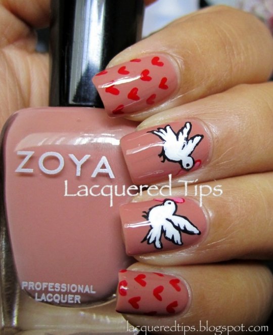 Manicure DIY na Walentynki: inspiracje z blogów