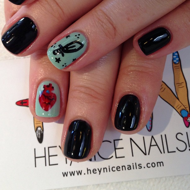 Manicure DIY na Walentynki: inspiracje z blogów